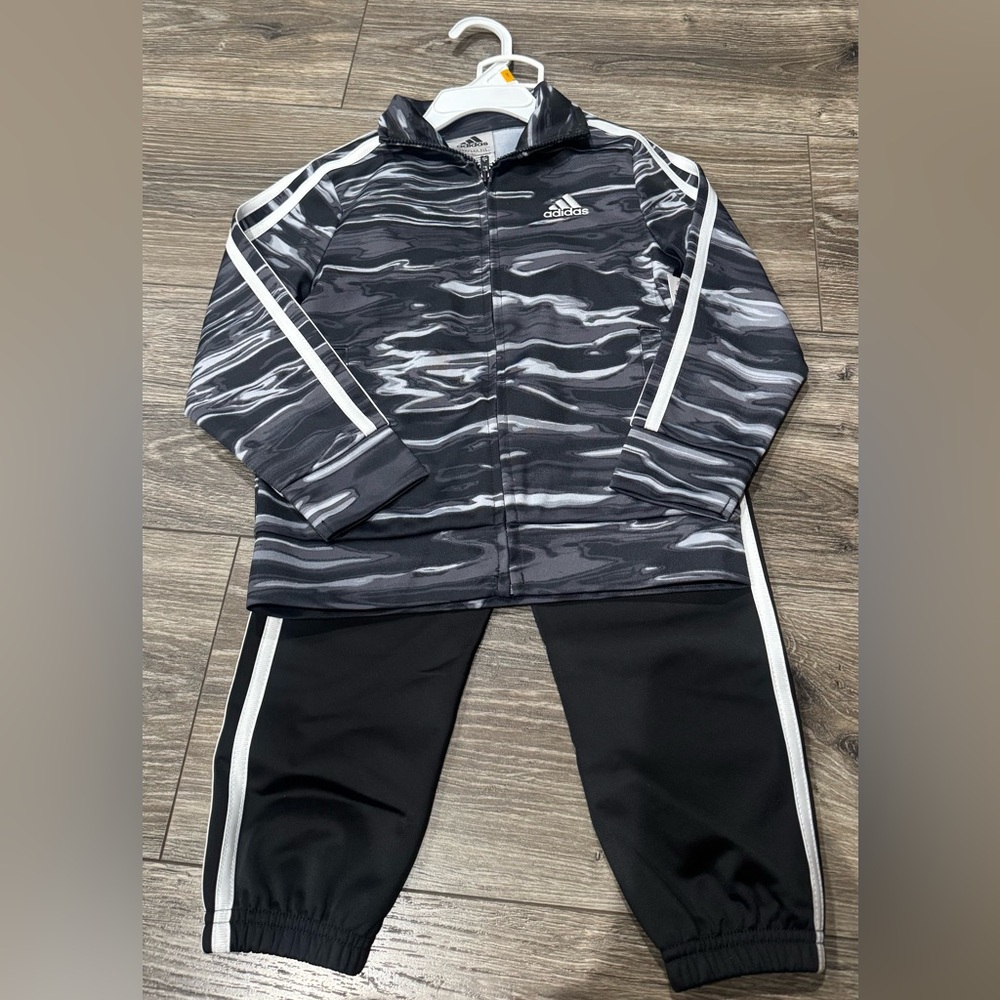Adidas NWT Boys Set
